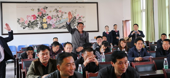 农民提问积极踊跃 .jpg